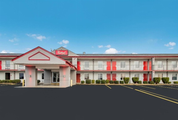 Red Roof Inn & Suites Jackson image 2