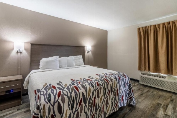 Red Roof Inn & Suites Jackson image 30