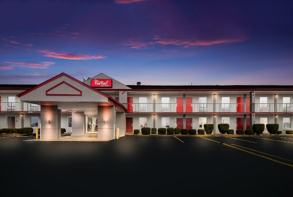 Red Roof Inn & Suites Jackson image 5