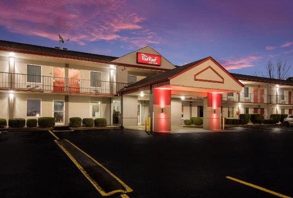 Red Roof Inn & Suites Jackson image 6